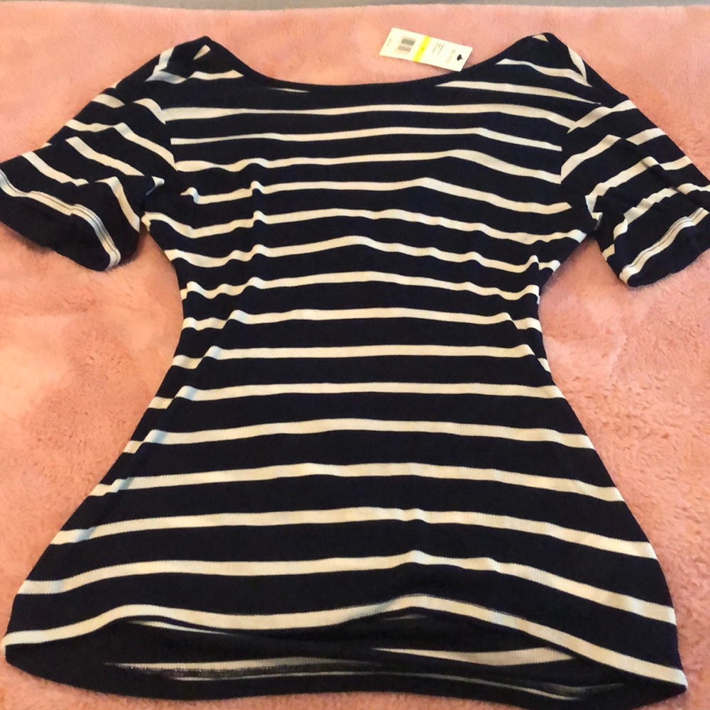 Super cute, light ribbed material dress/casual T.